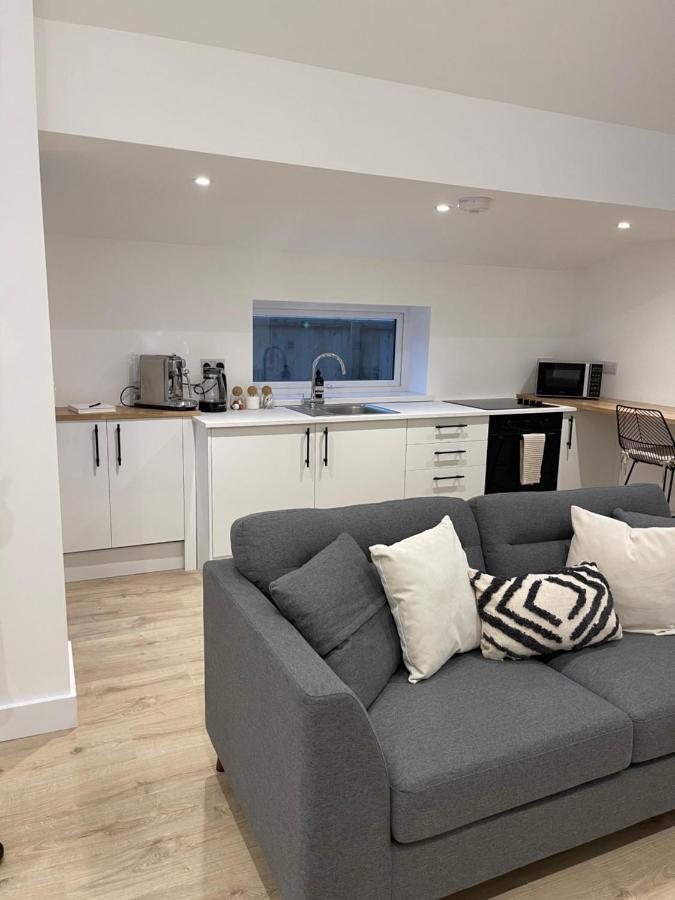 The Lodge Hideaway In Cowes Gurnard Exteriör bild