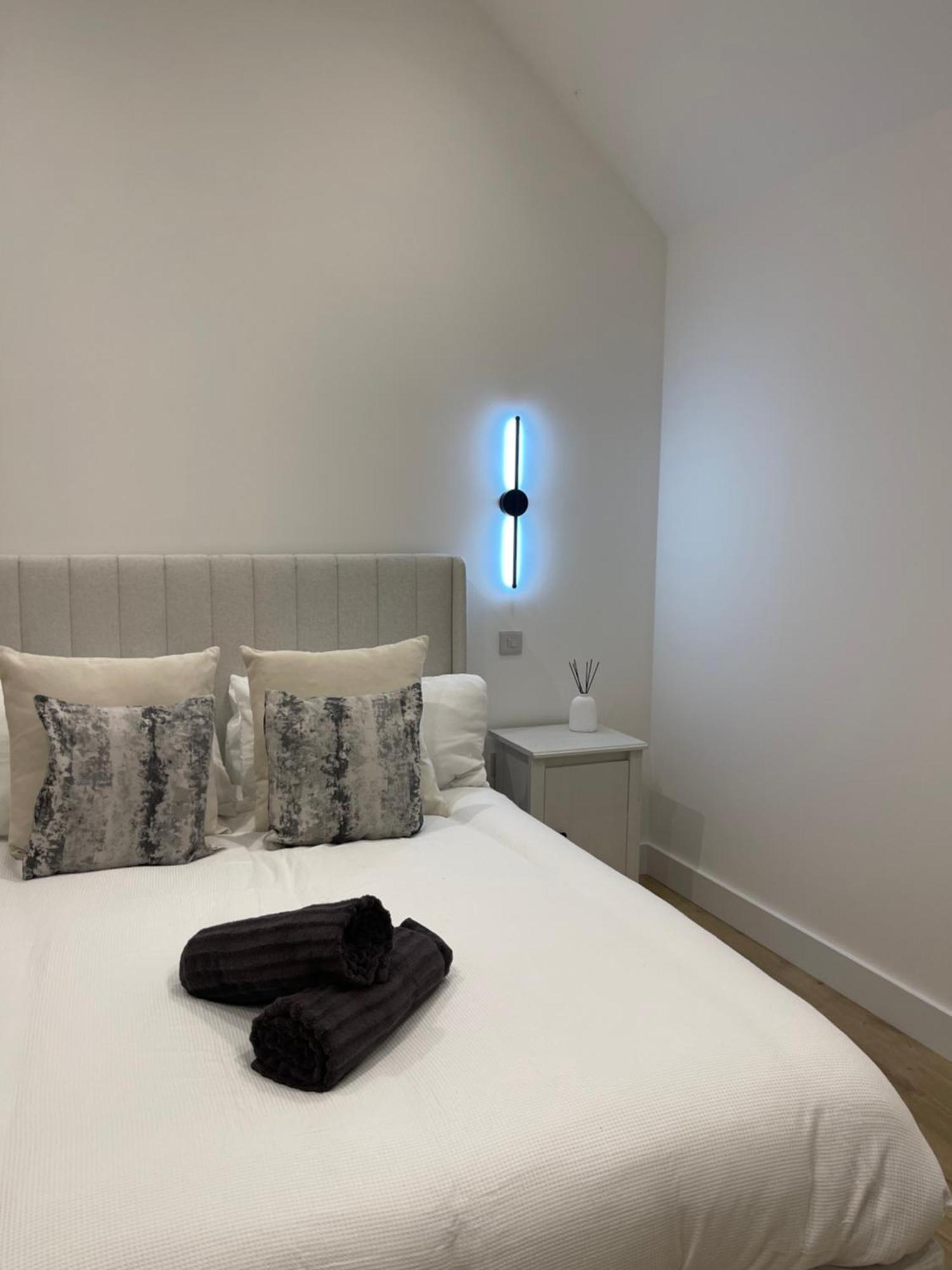 The Lodge Hideaway In Cowes Gurnard Exteriör bild